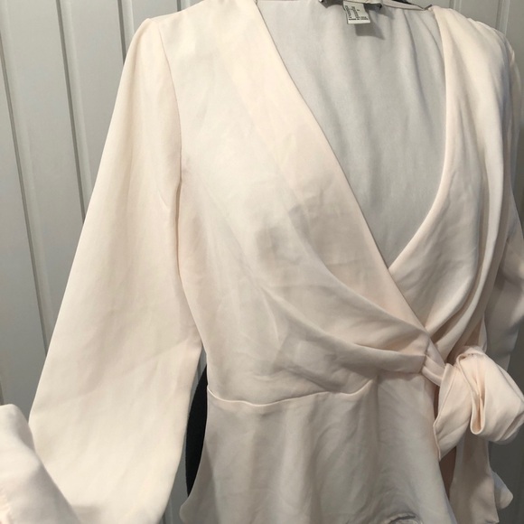 Women wrap front cream blouse, flared bottom, forever 21 contemporary brand XS - Picture 2 of 6